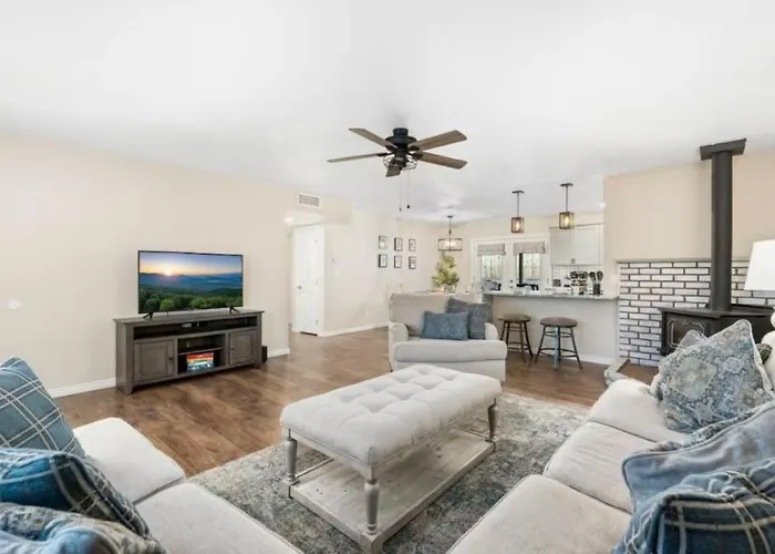 Holiday home 3br Retreat In With Plenty Of Space And Fun