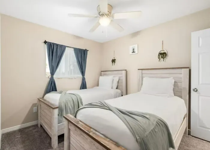 3br Retreat In With Plenty Of Space And Fun