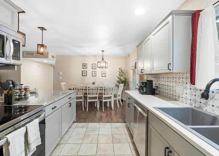 3br Retreat In With Plenty Of Space And Fun