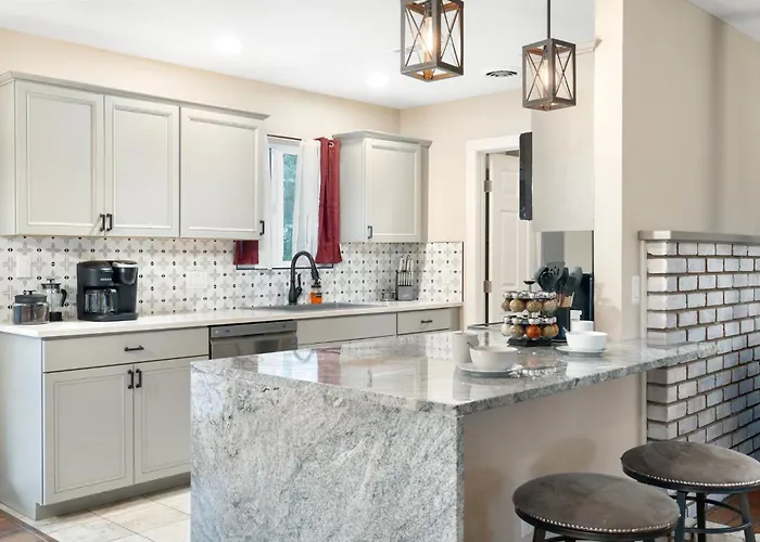 Holiday home 3br Retreat In With Plenty Of Space And Fun Cottonwood